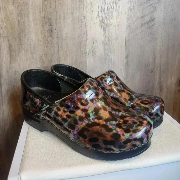 DANSKO Professional Leopard multi-Color Patent Work Clogs Size 9 Women's - Picture 1 of 7